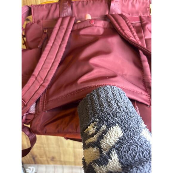 Travel Adventure Explore Backpack Tote Maroon Multiple Pockets Large - Picture 9 of 13